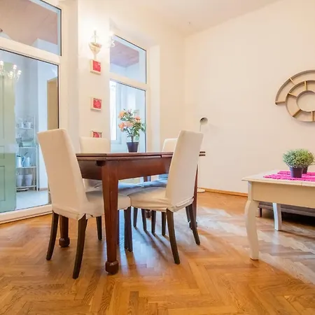 Charming And Bright - Old Town - River -jewish Q Appartement
